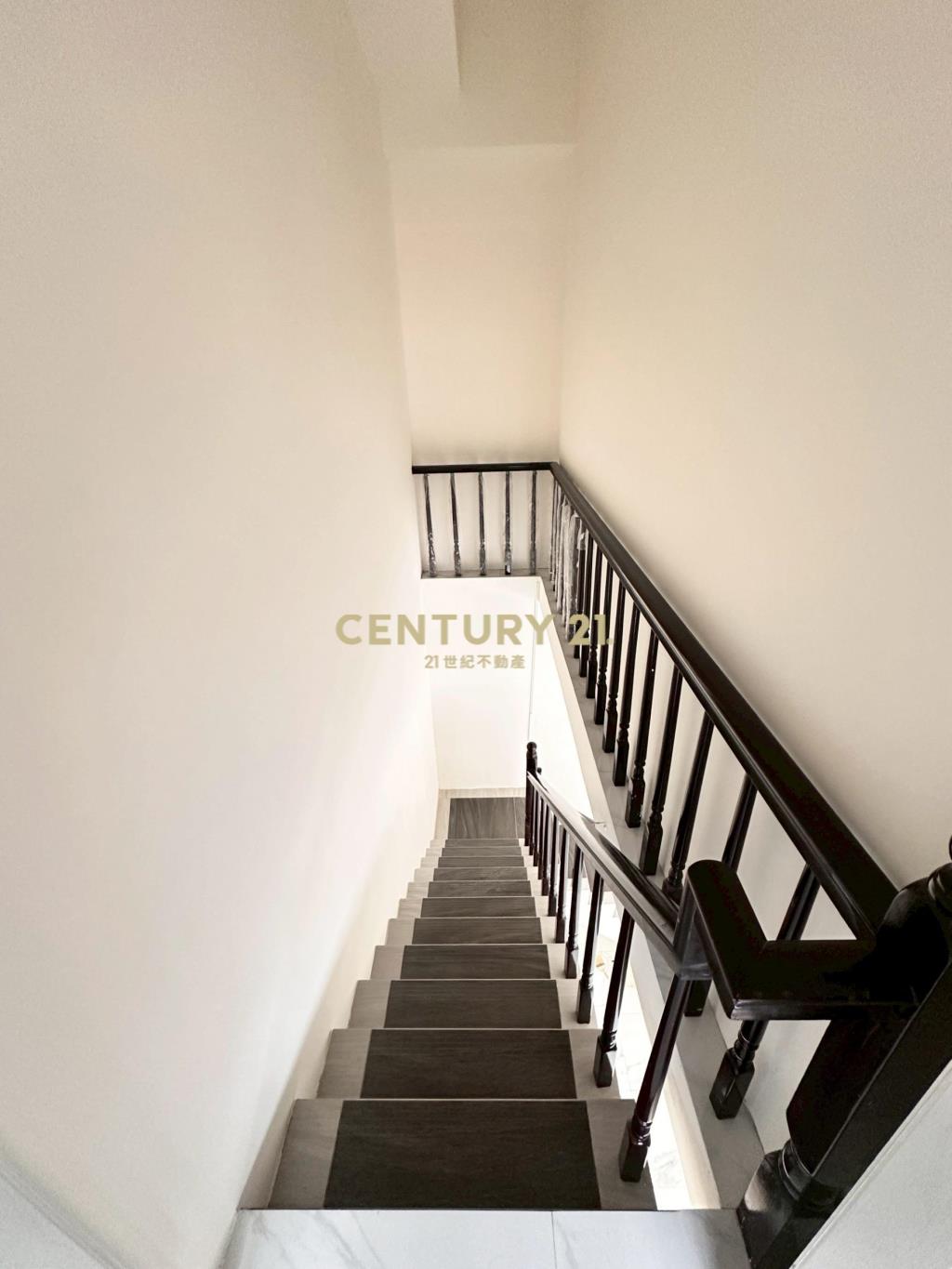 河濱轉角正二層挑高店面-21商仲