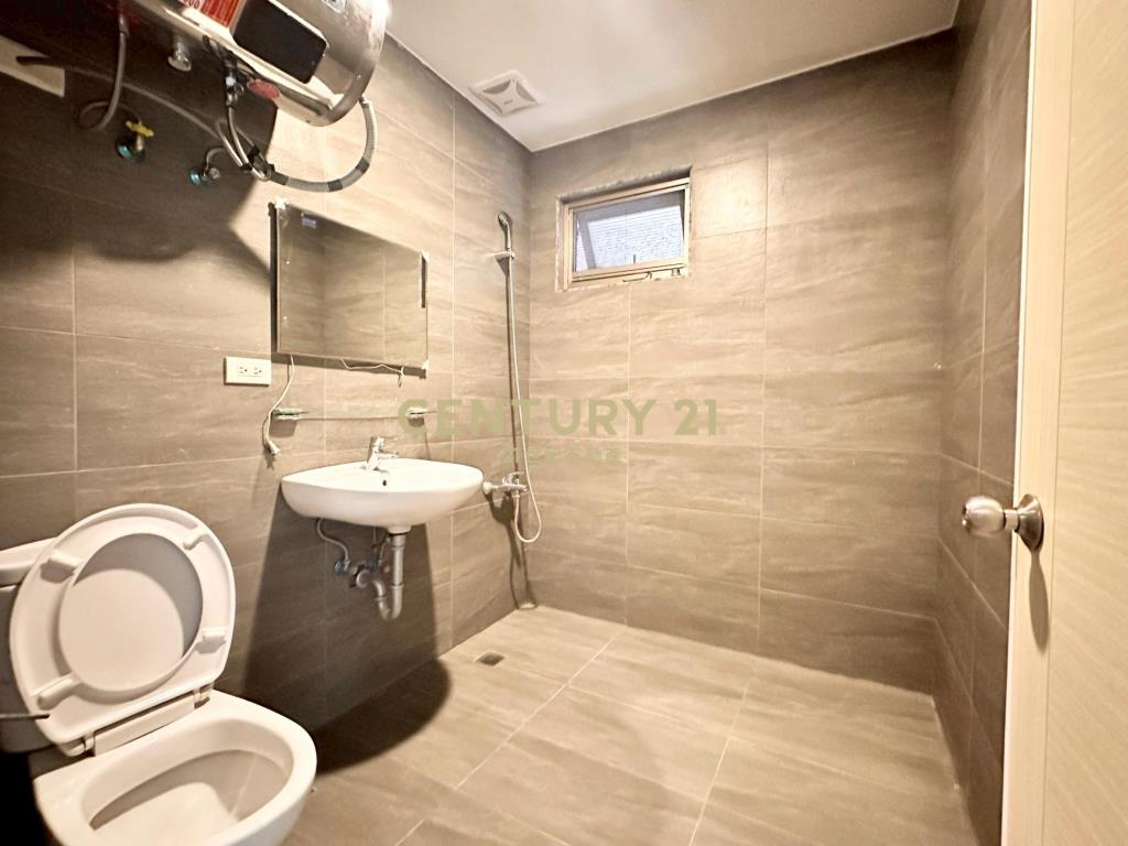 河濱轉角正二層挑高店面-21商仲