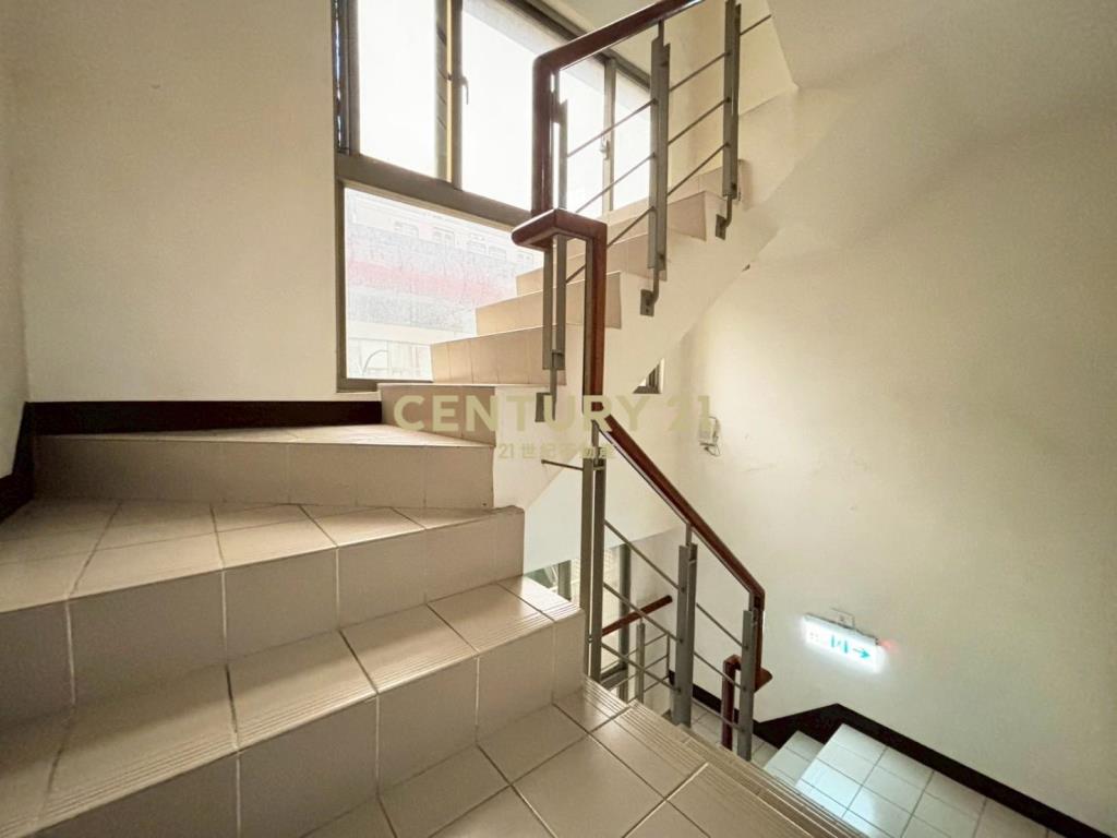 汐止商圈正大同路上低樓層商辦-21商仲