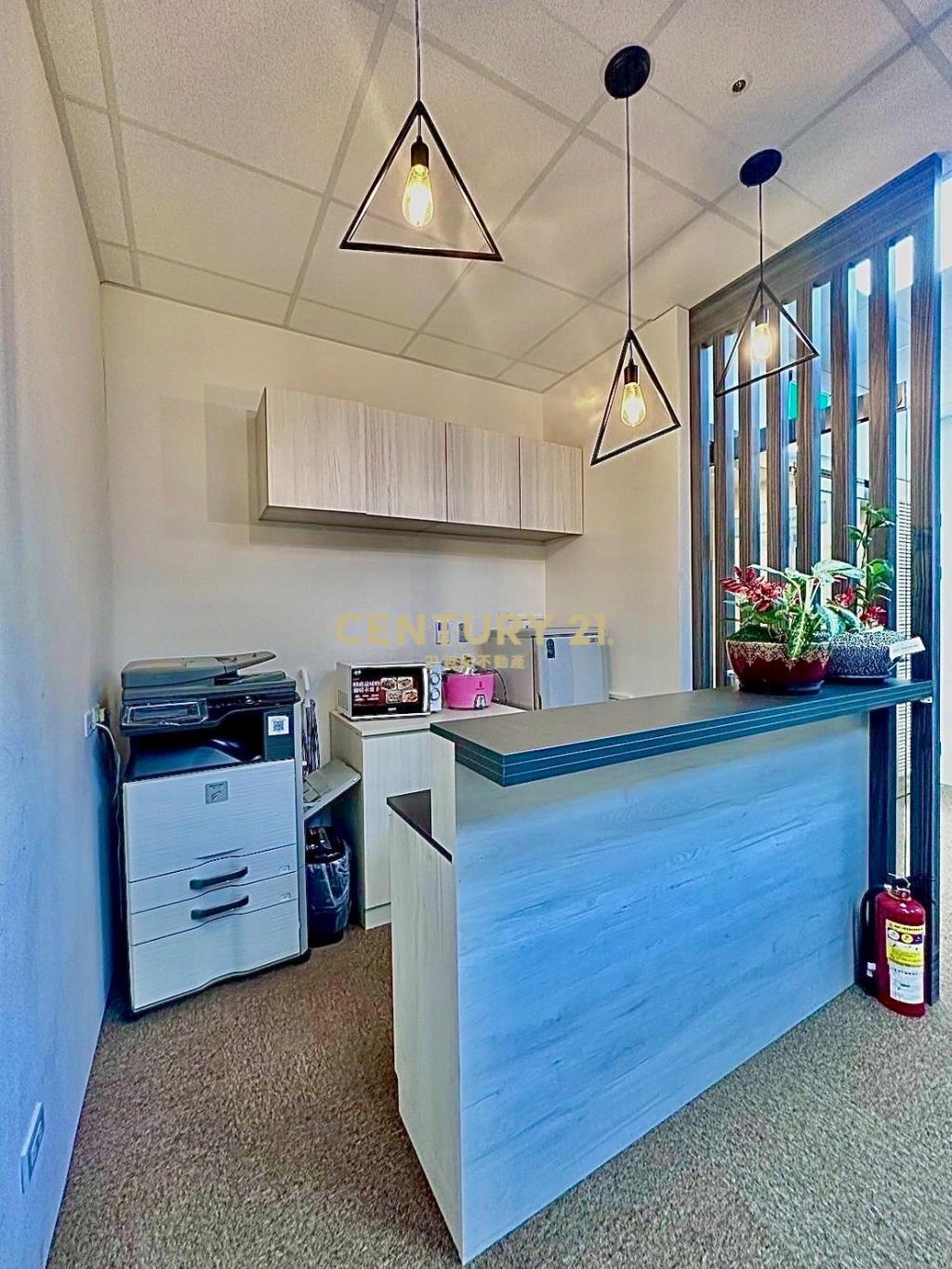 U-Town明亮採光簡裝辦公室-21商仲