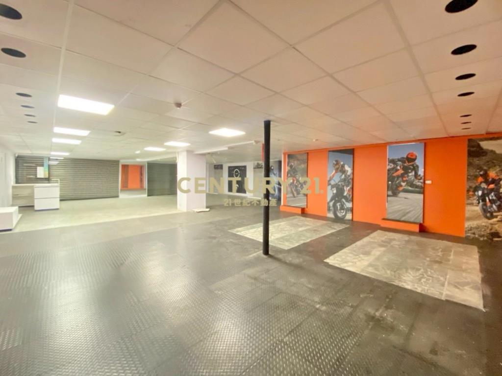 正路邊大面寬廠房附車位-21商仲