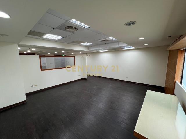 新台五路高樓商辦獨立門牌生活機能佳 