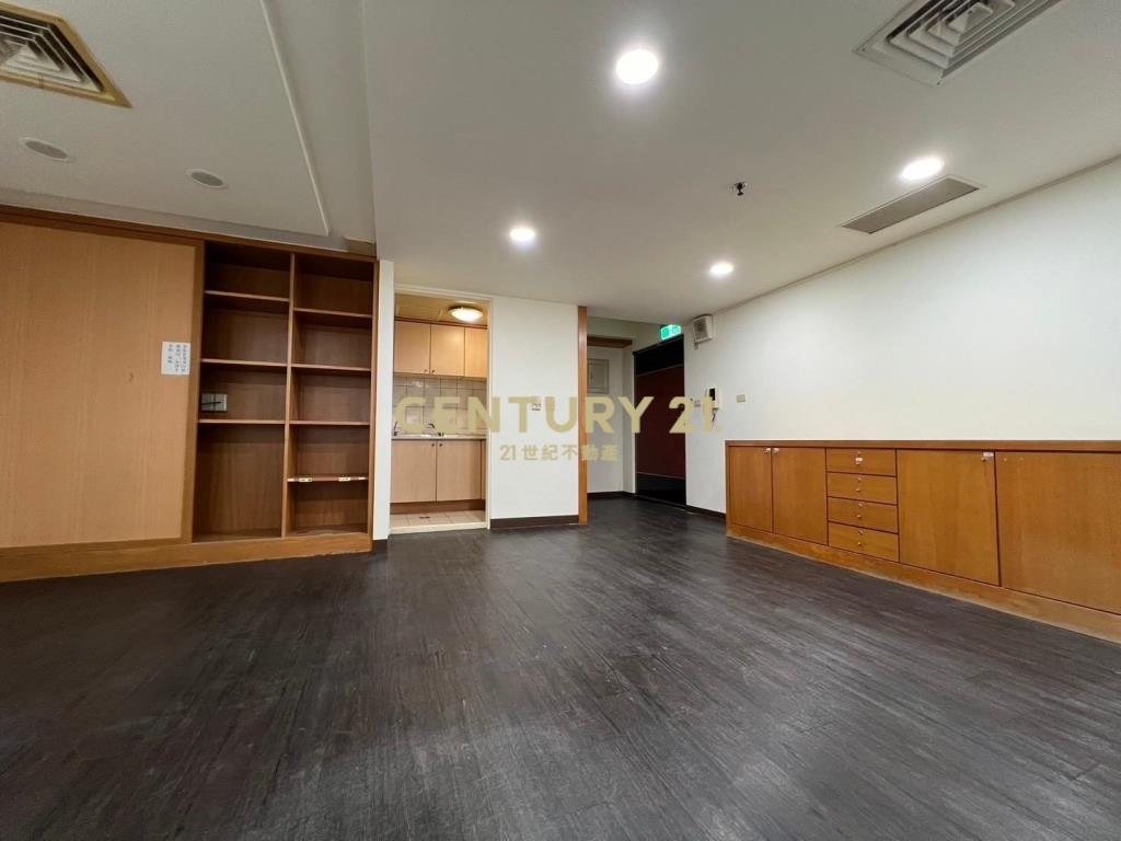 新台五路高樓商辦獨立門牌生活機能佳 