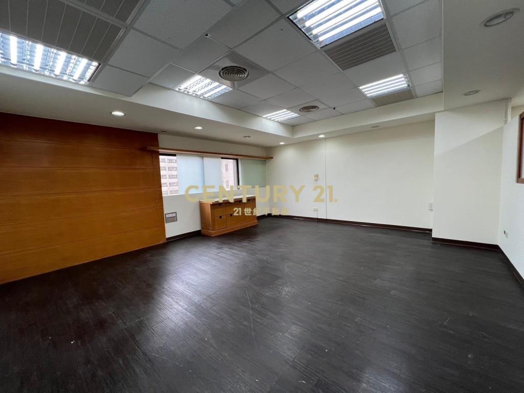 新台五路高樓商辦獨立門牌生活機能佳 