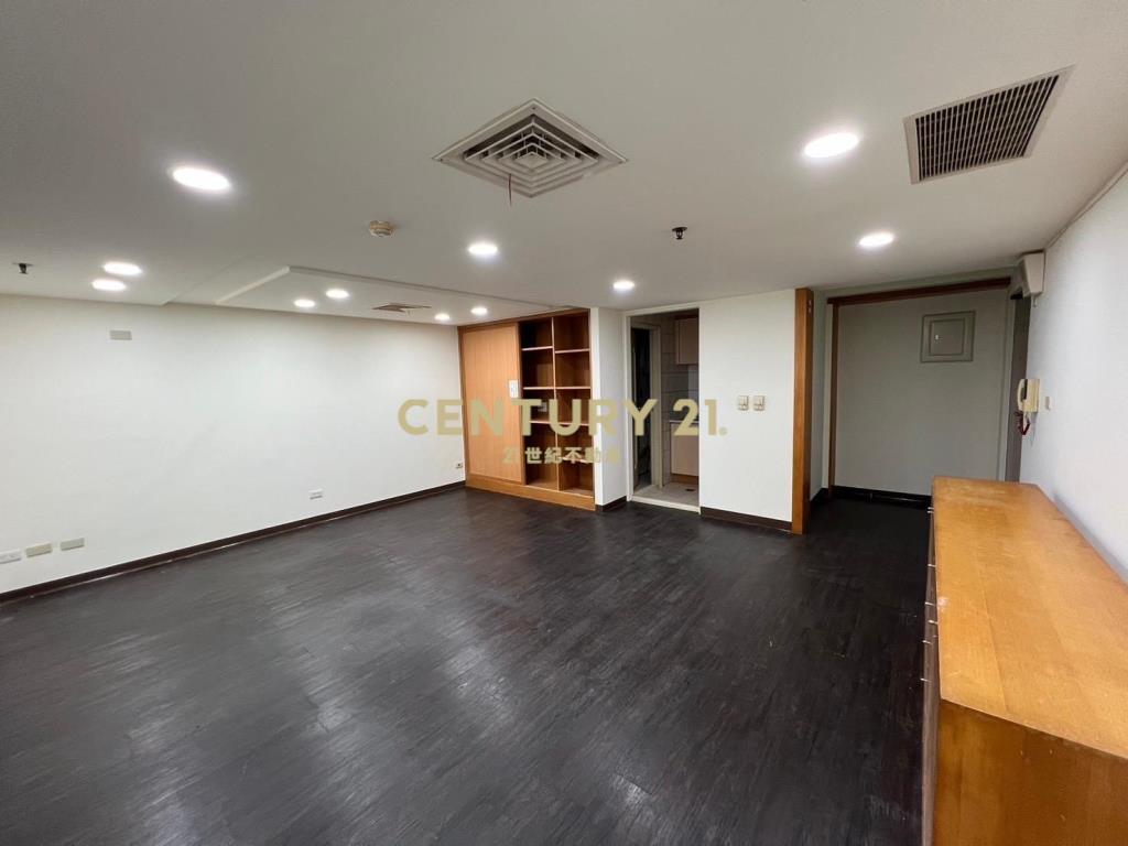 新台五路高樓商辦獨立門牌生活機能佳 