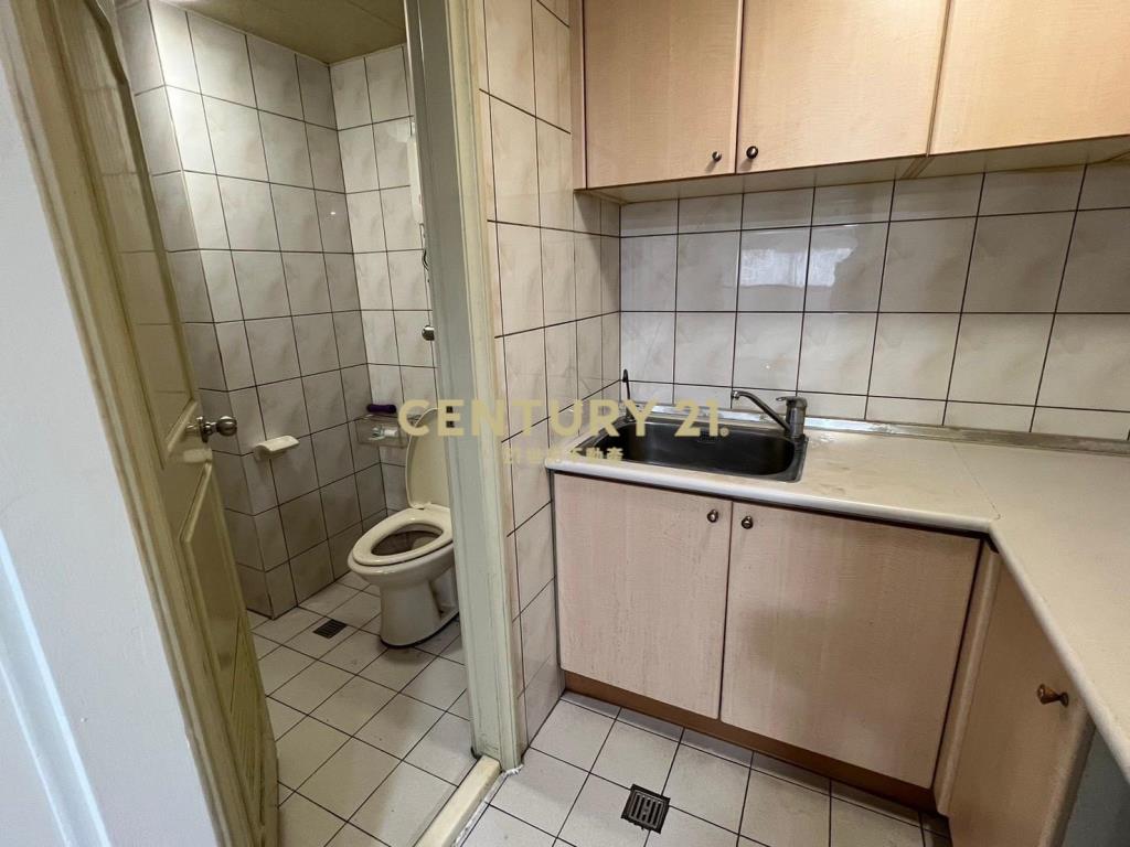 新台五路高樓商辦獨立門牌生活機能佳 