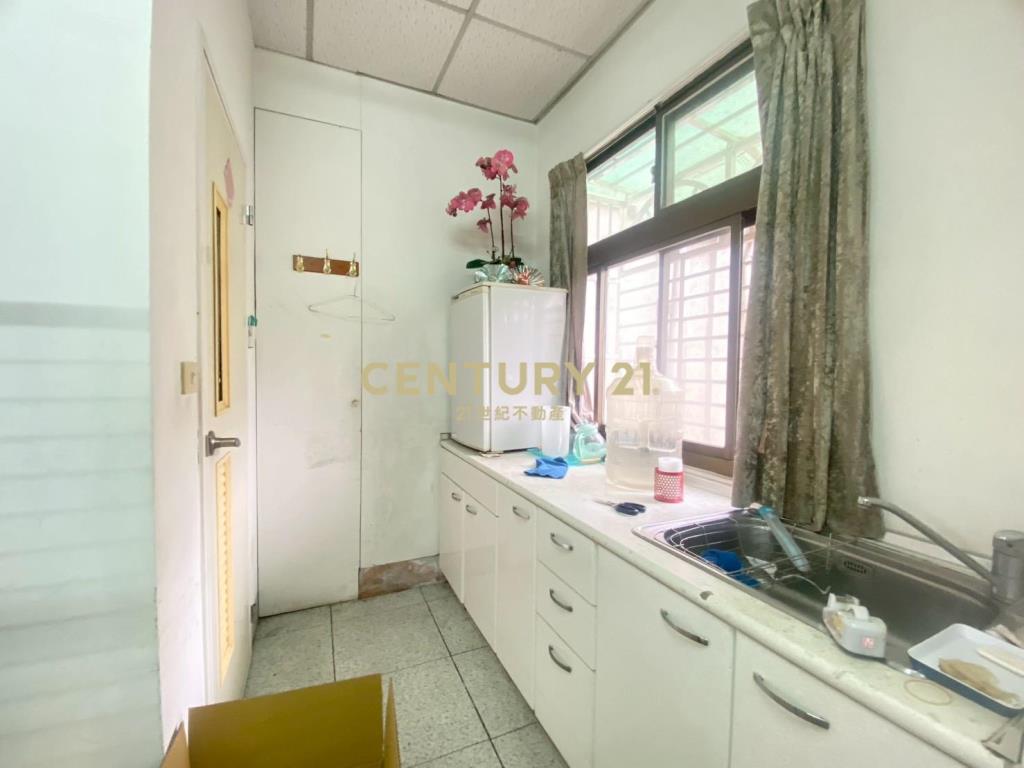 交流道旁臨路金店面-21商仲