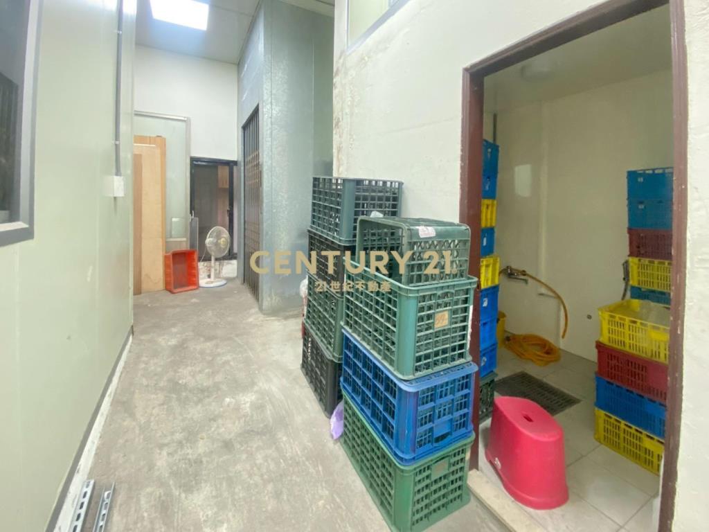 一噸貨梯 1~4樓福德稀有透天廠房