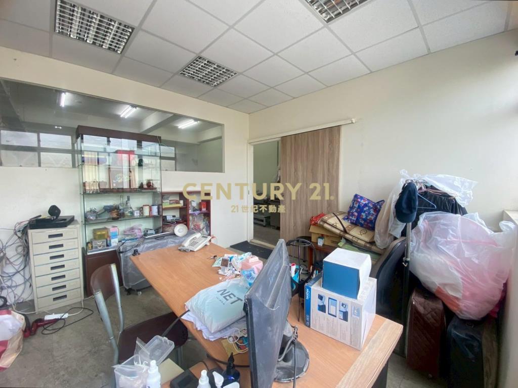 一噸貨梯 1~4樓福德稀有透天廠房