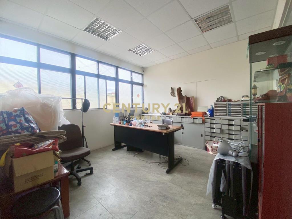 一噸貨梯 1~4樓福德稀有透天廠房