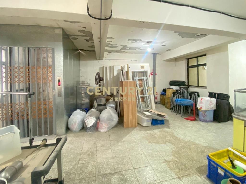 一噸貨梯 1~4樓福德稀有透天廠房