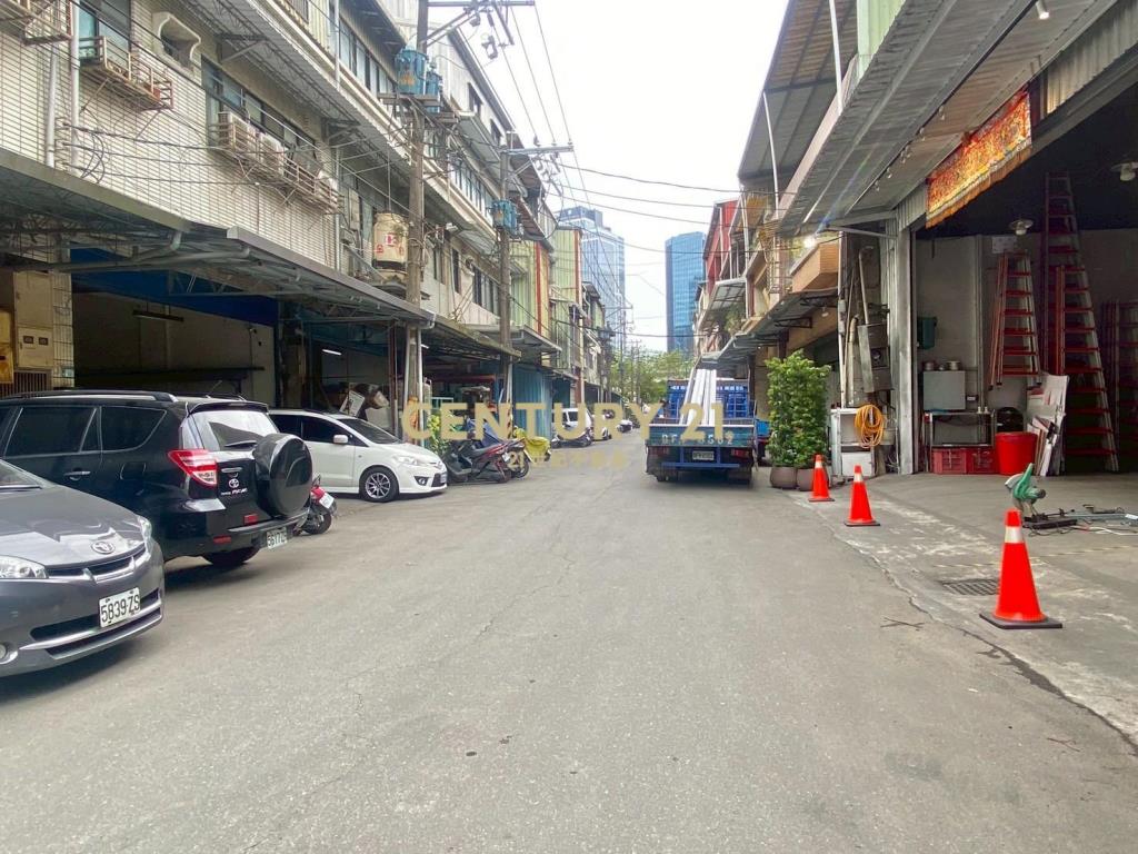 一噸貨梯 1~4樓福德稀有透天廠房