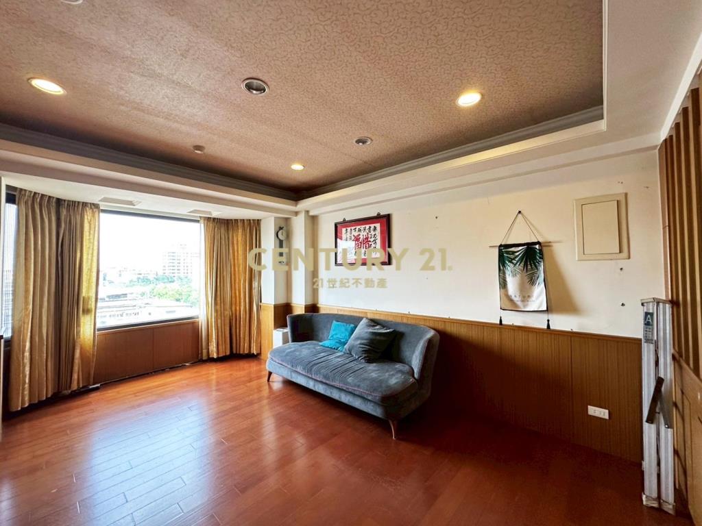 法國小鎮樓中樓