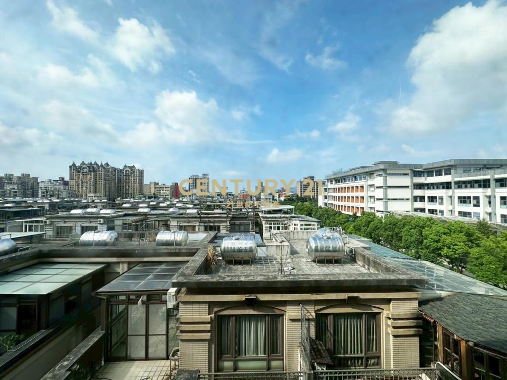 法國小鎮樓中樓