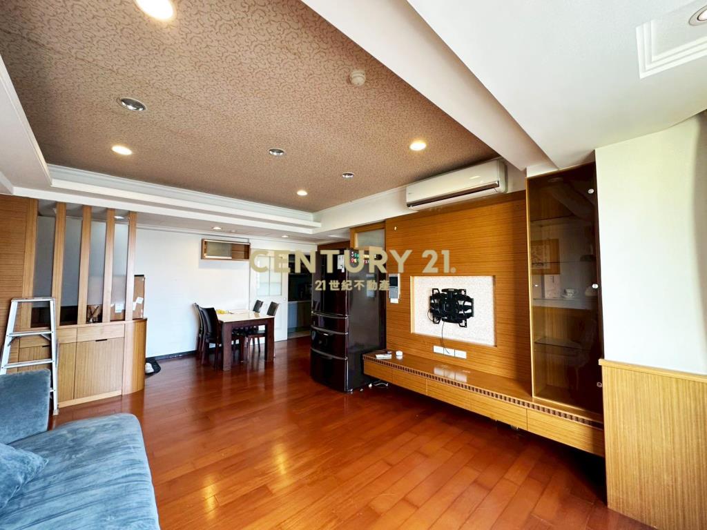 法國小鎮樓中樓