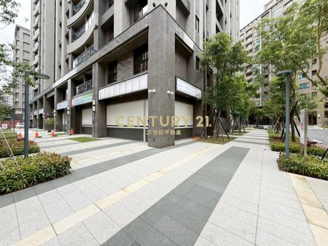 遇見三角窗店面