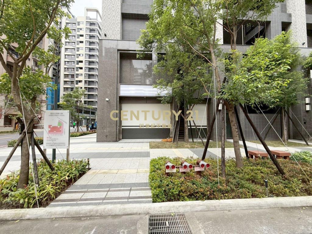 遇見三角窗店面