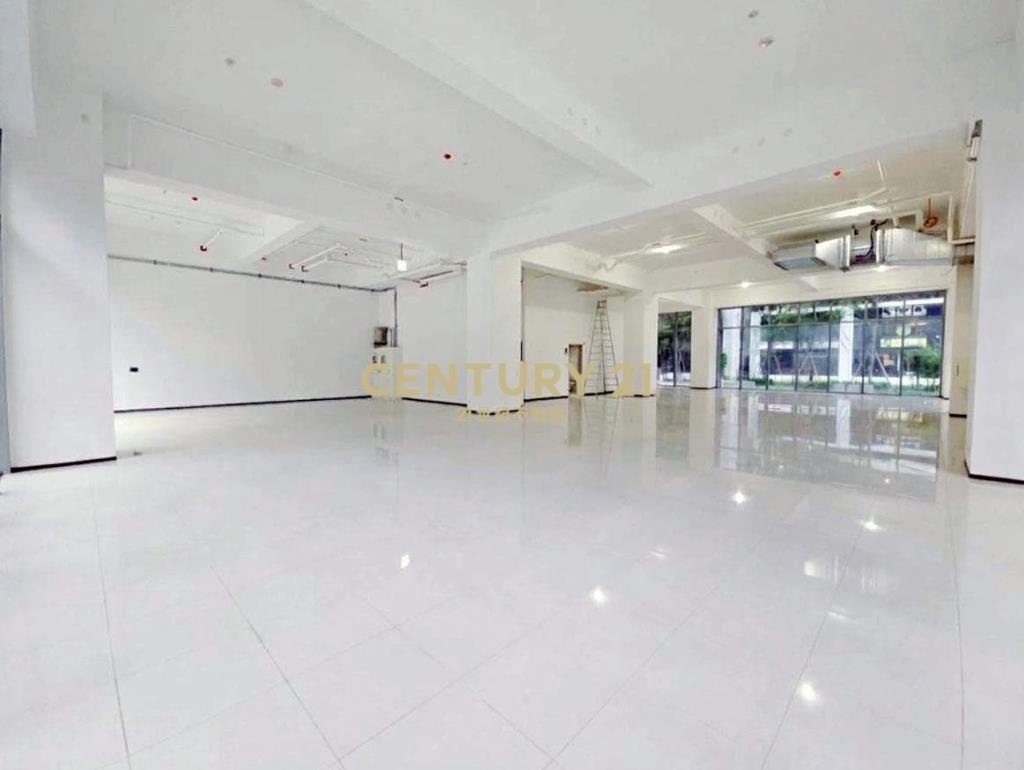 昕銀座三角窗店面