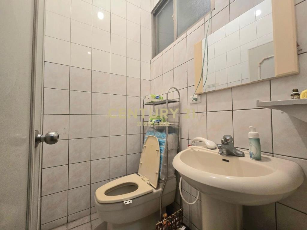 LG022學區低總價車位店住