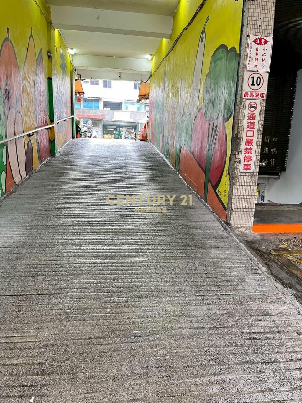 DG061新月廣場的南館店面