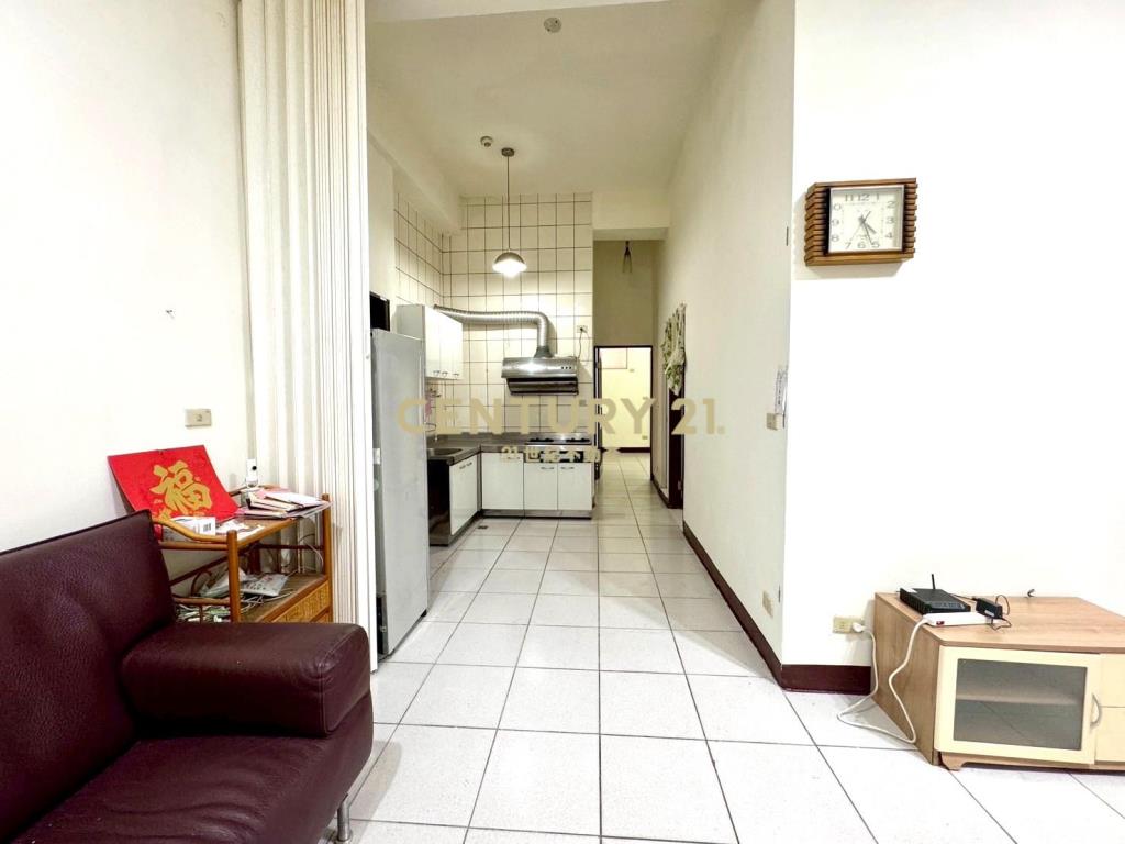 LA100市區一樓大空間車位華廈