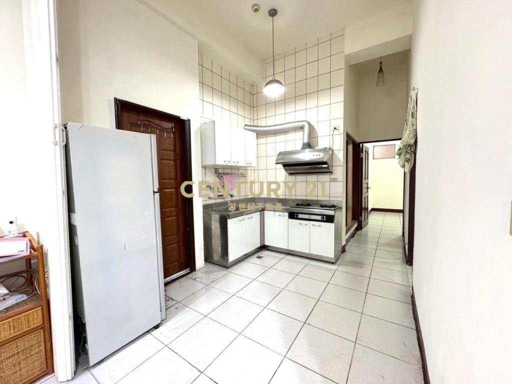 LA100市區一樓大空間車位華廈