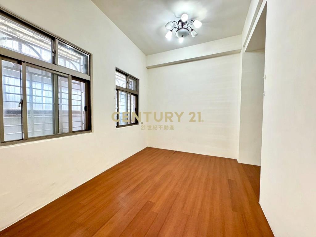 LA100市區一樓大空間車位華廈