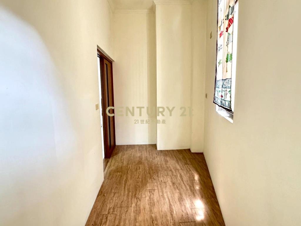 LA100市區一樓大空間車位華廈