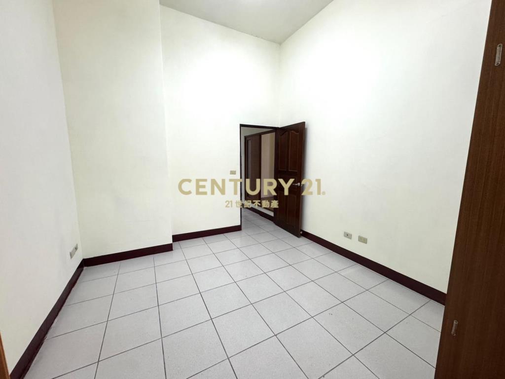 LA100市區一樓大空間車位華廈