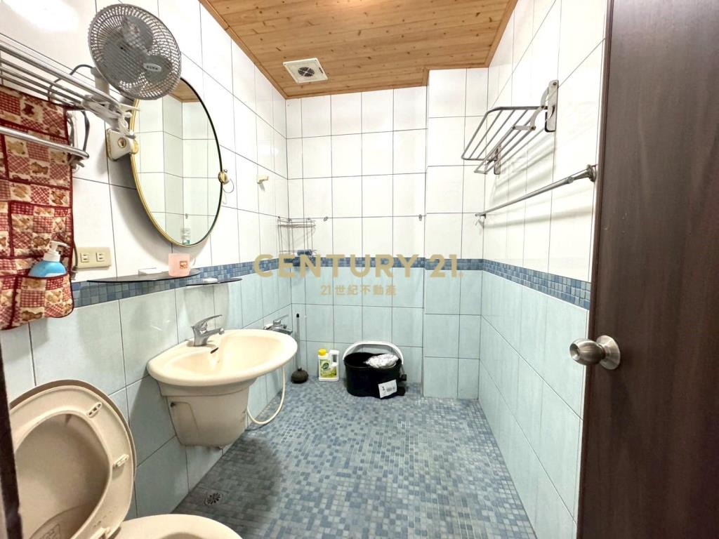 LA100市區一樓大空間車位華廈