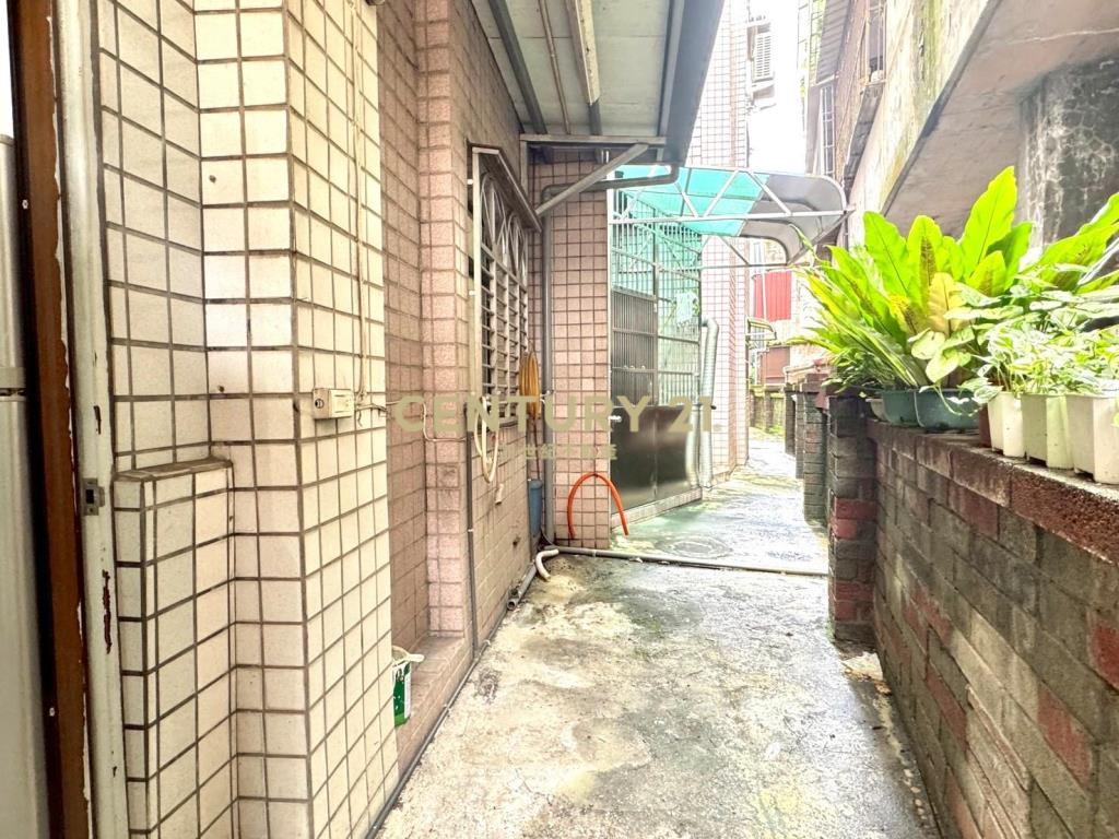 LA100市區一樓大空間車位華廈