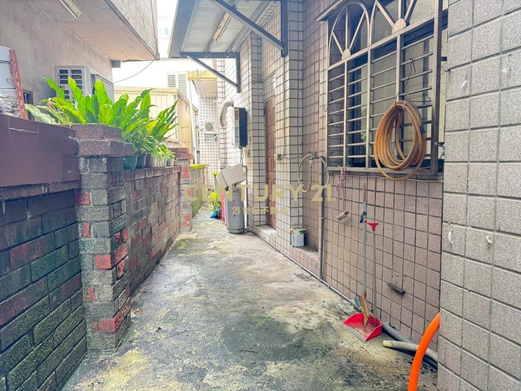 LA100市區一樓大空間車位華廈