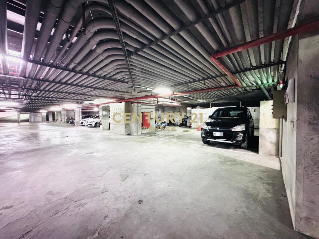 LA100市區一樓大空間車位華廈