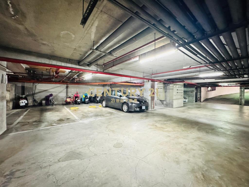 LA100市區一樓大空間車位華廈