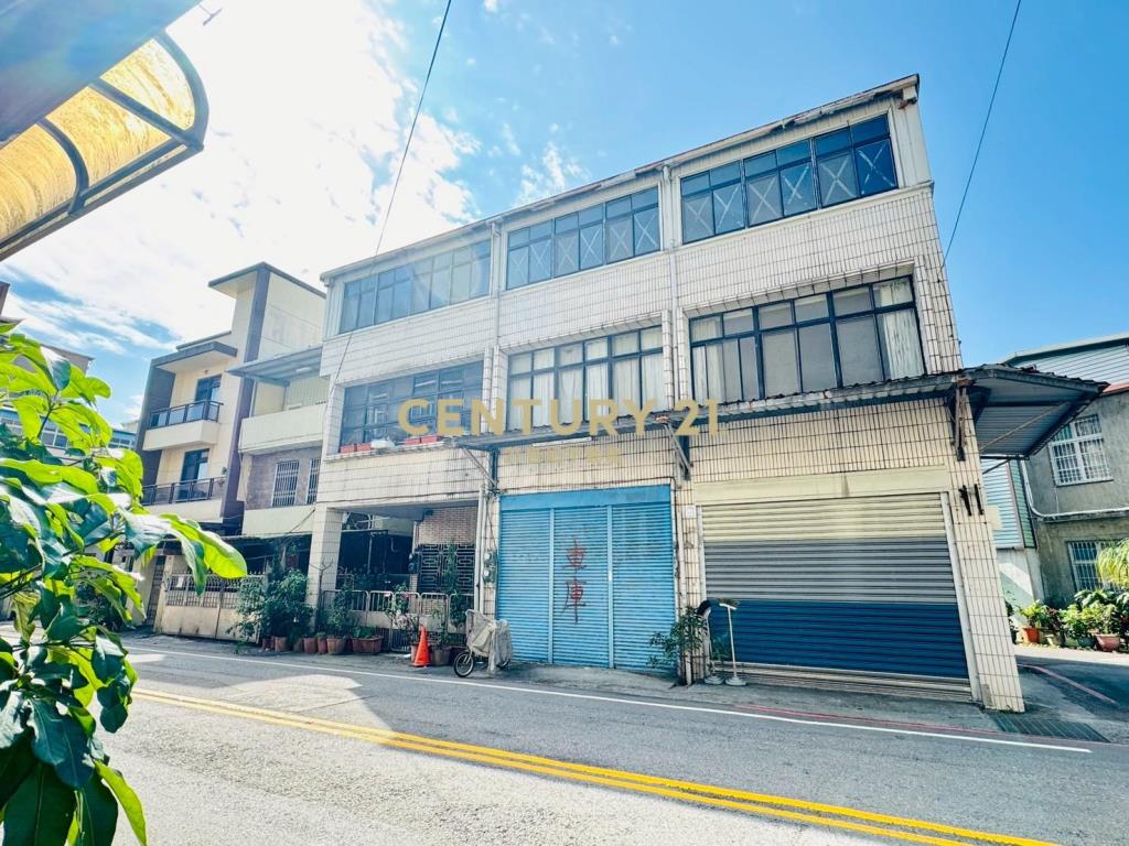 LG032新月旁三角窗店住