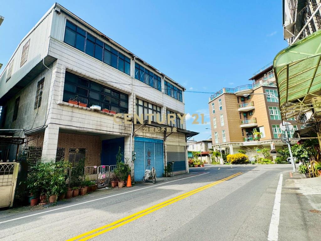 LG032新月旁三角窗店住