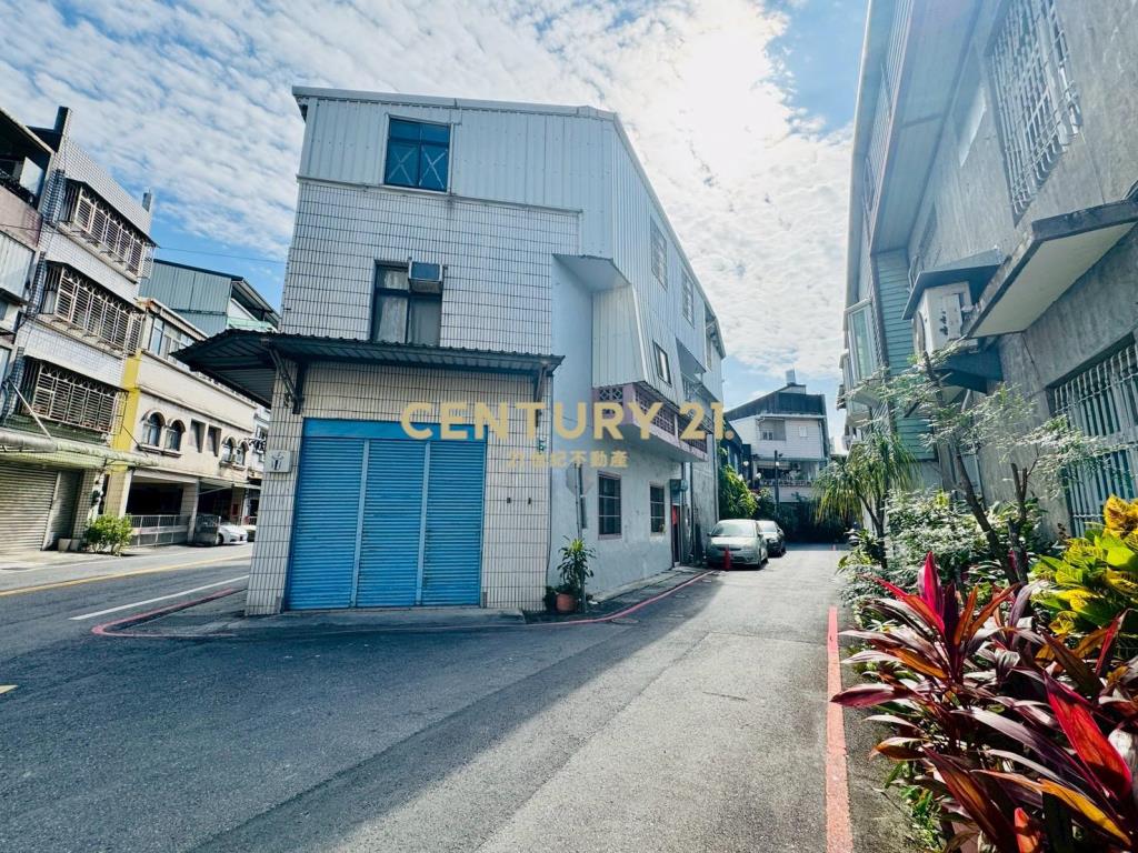 LG032新月旁三角窗店住