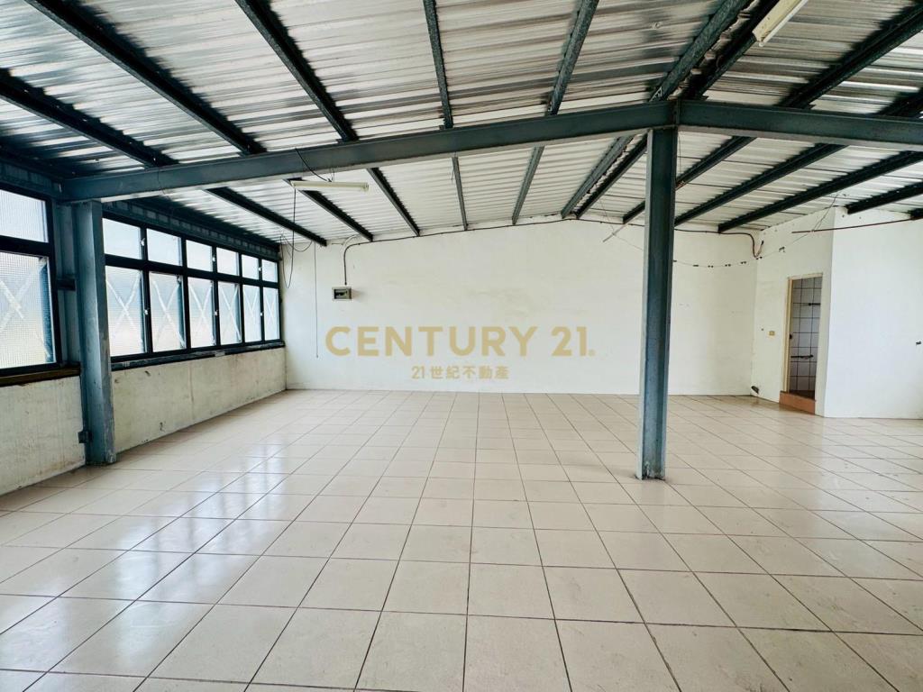 LG032新月旁三角窗店住