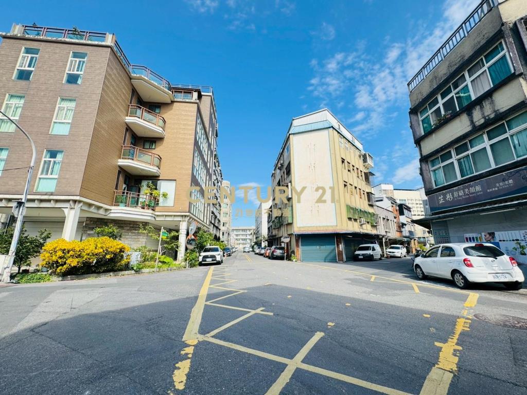 LG032新月旁三角窗店住