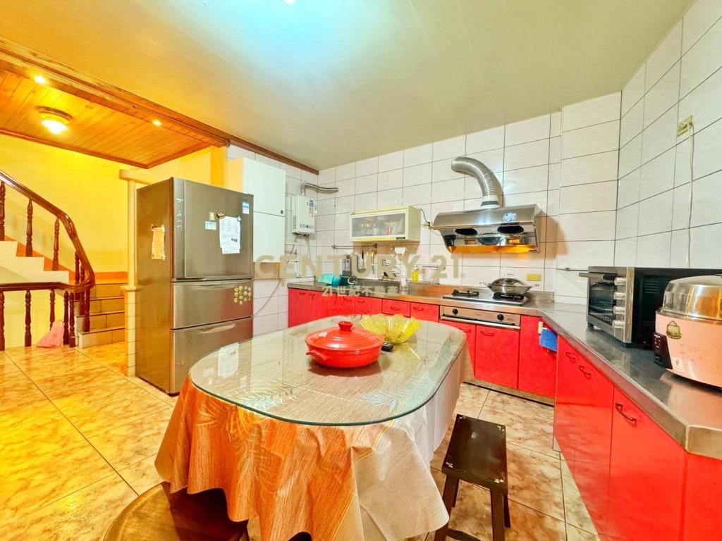 LB141東區轉運站金店住