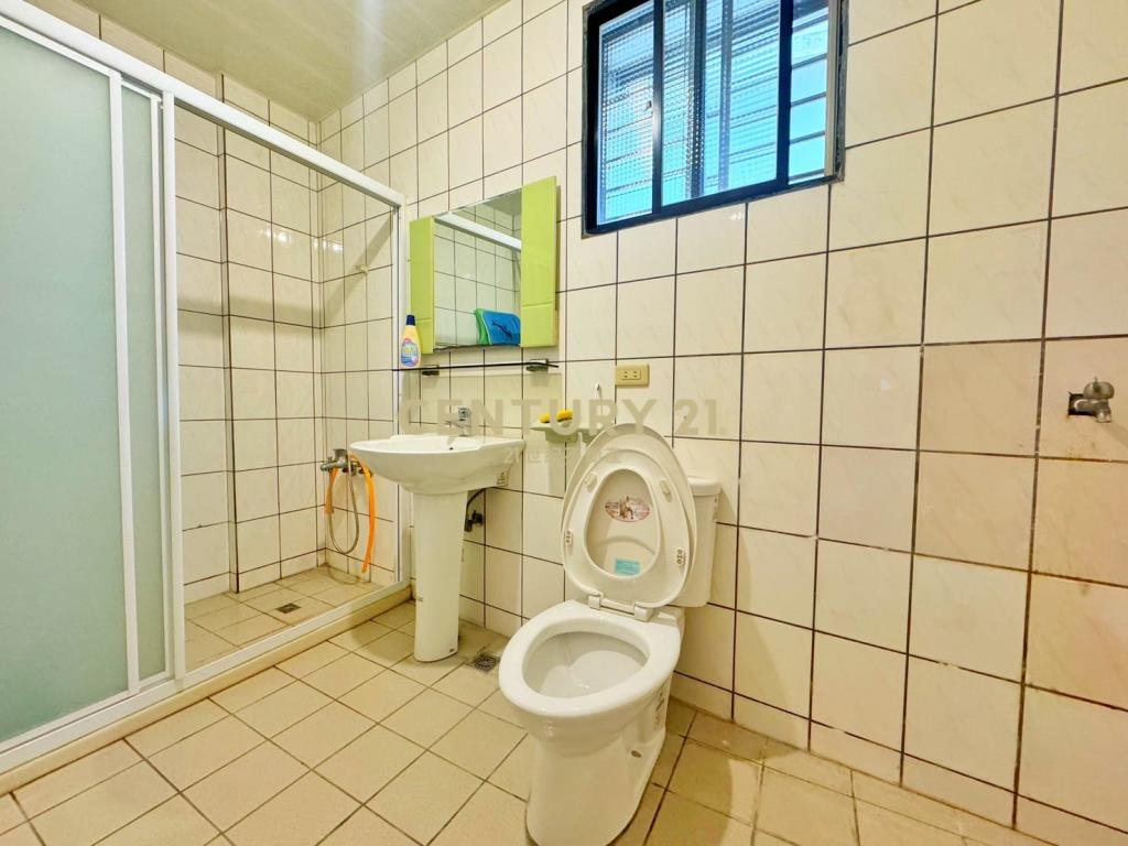 LB141東區轉運站金店住