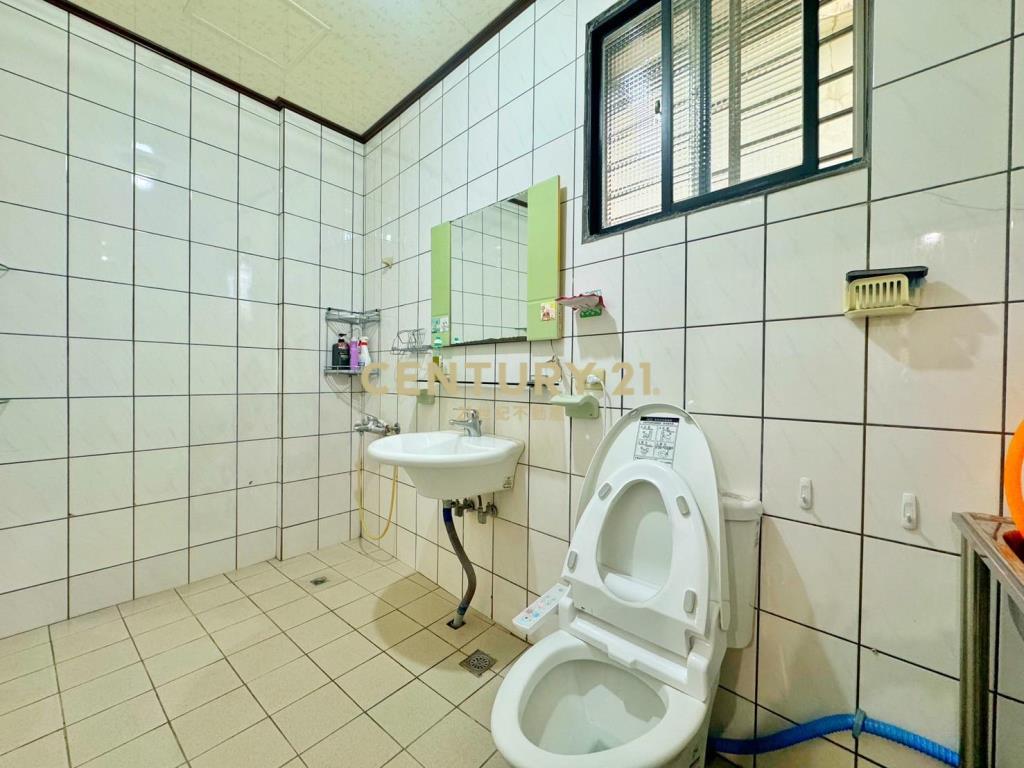 LB141東區轉運站金店住