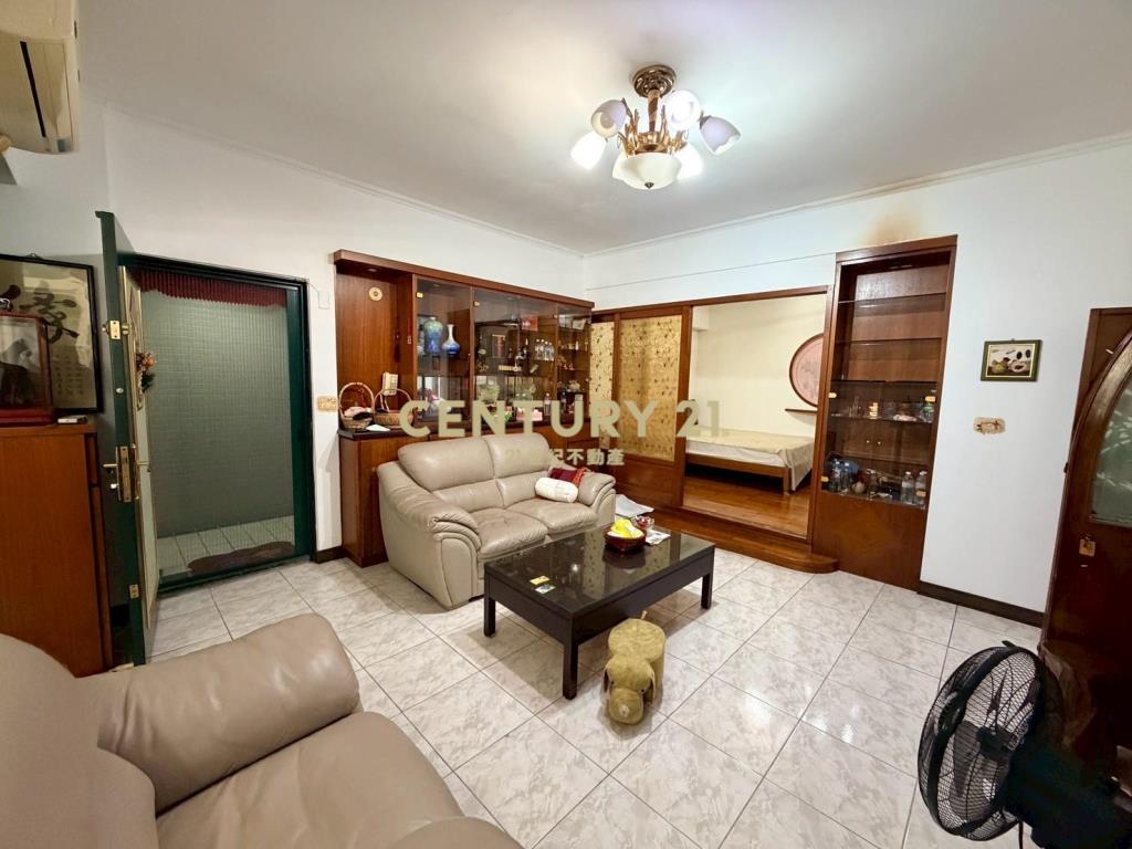 LA156新月旁電梯二房