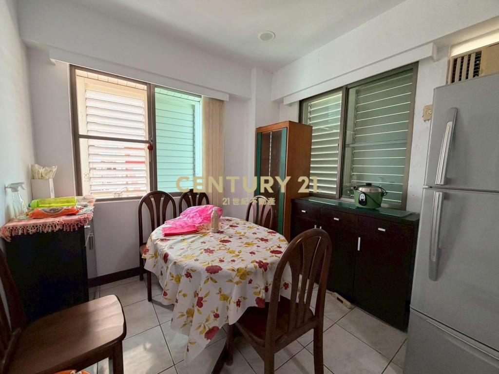 LA156新月旁電梯二房