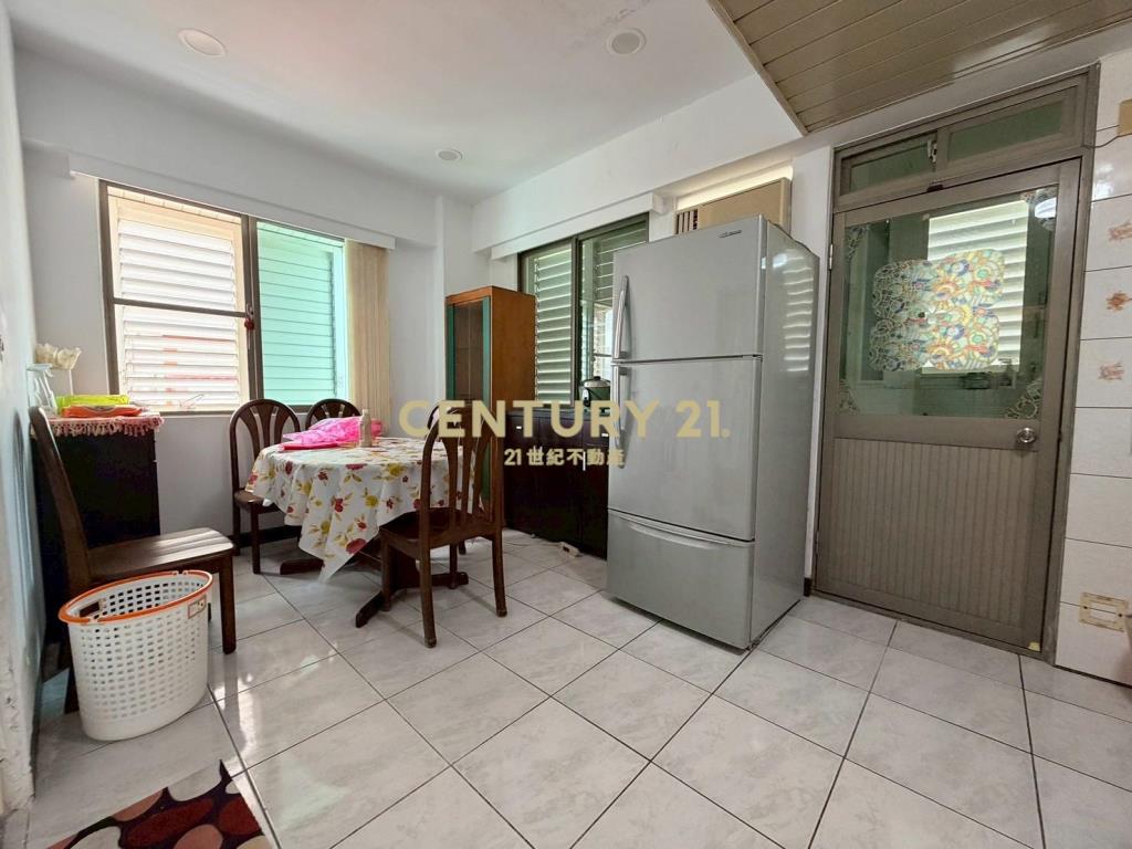 LA156新月旁電梯二房