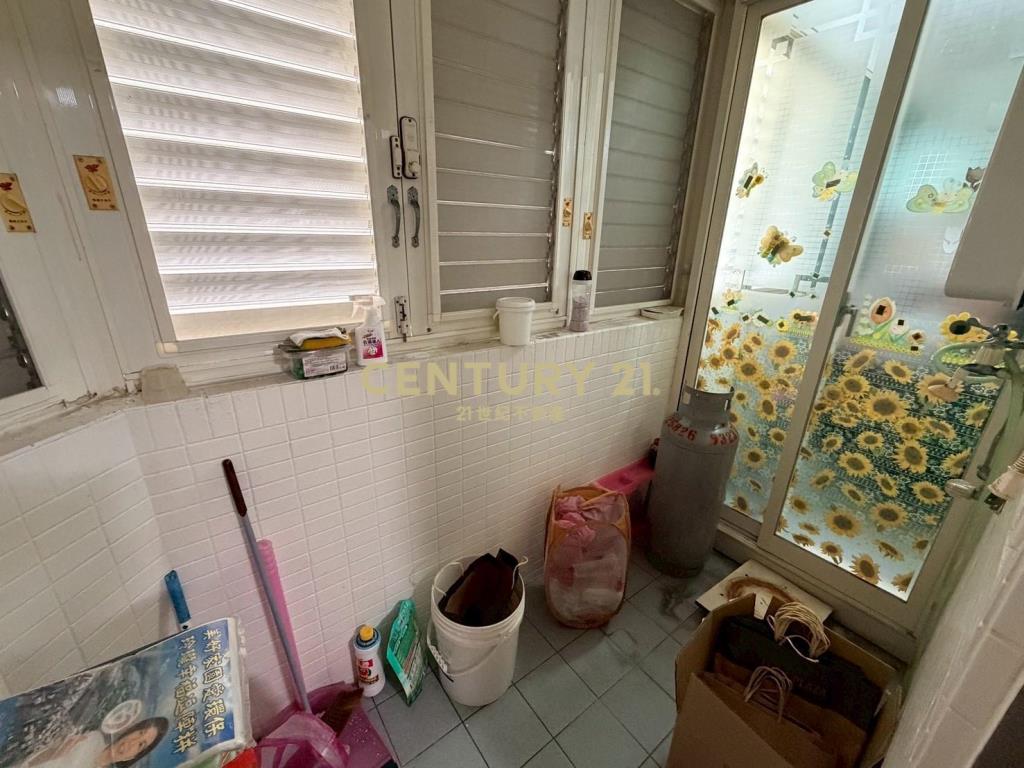 LA156新月旁電梯二房