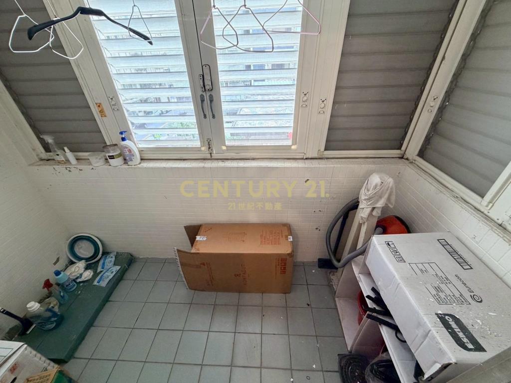 LA156新月旁電梯二房