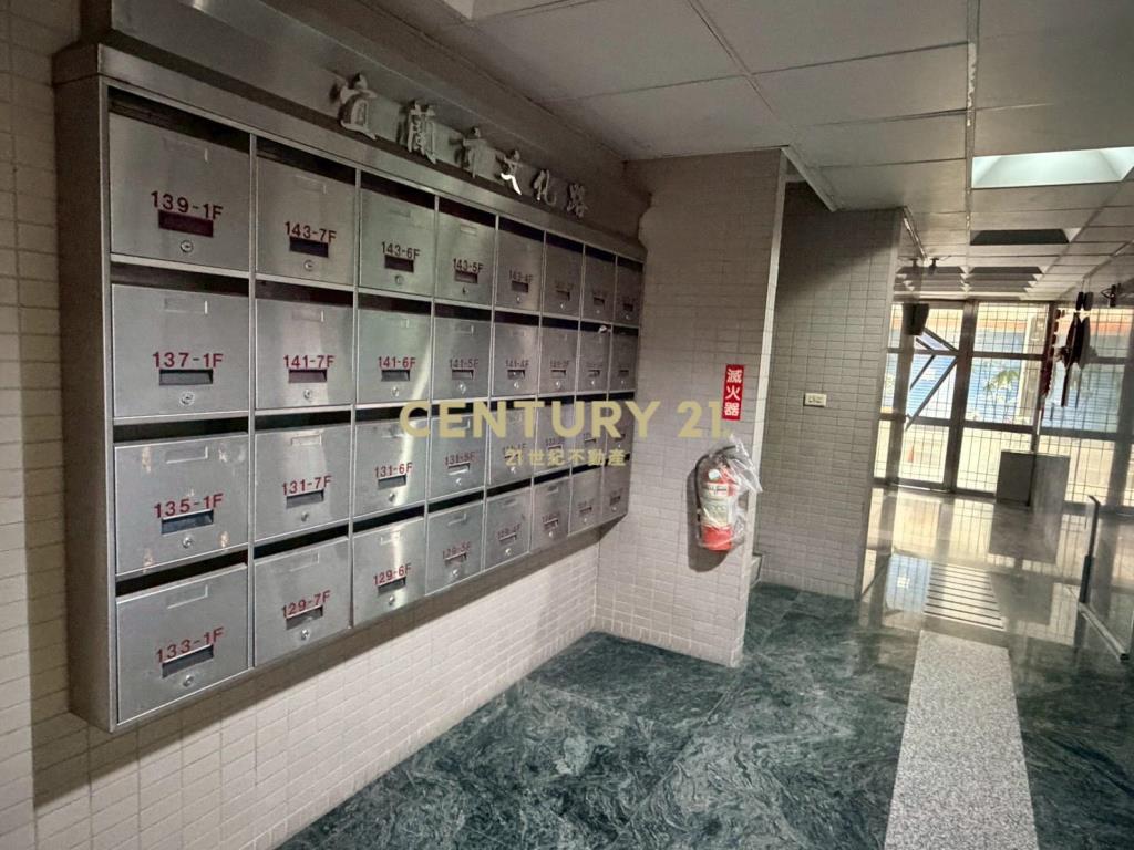 LA156新月旁電梯二房