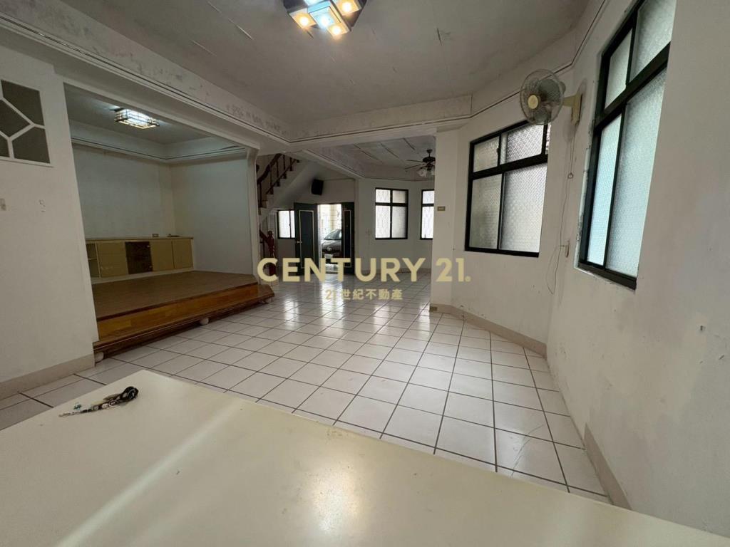 LB146市中心雙併透天雙車位大坪數