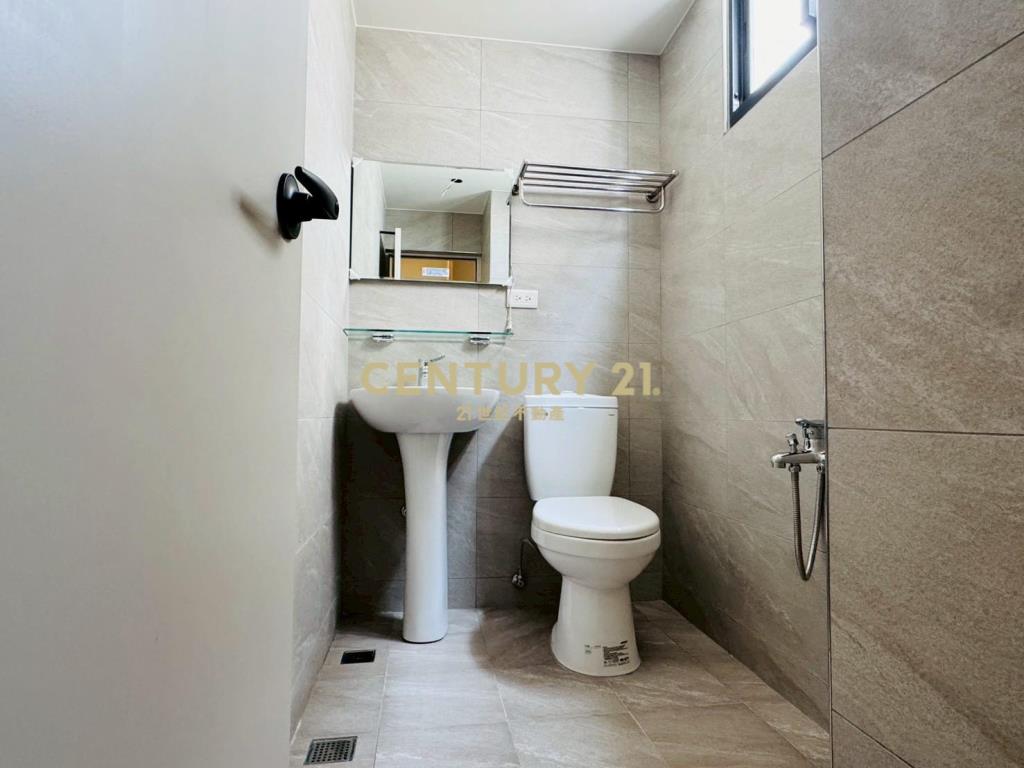 LA160近轉運站車位3房